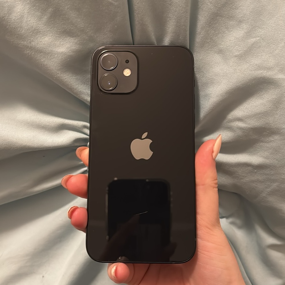Black iPhone 12 64GB.